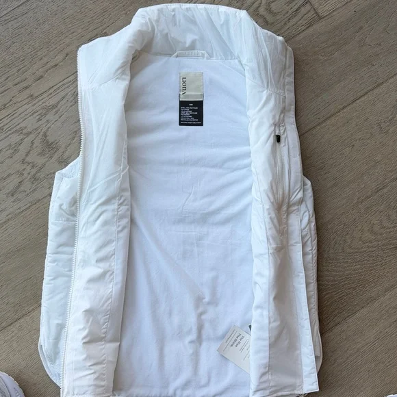 NWT Vuori Women's Canyon Insulated Vest (White, XXS) RARE Retail: $158 - Picture 4 of 5